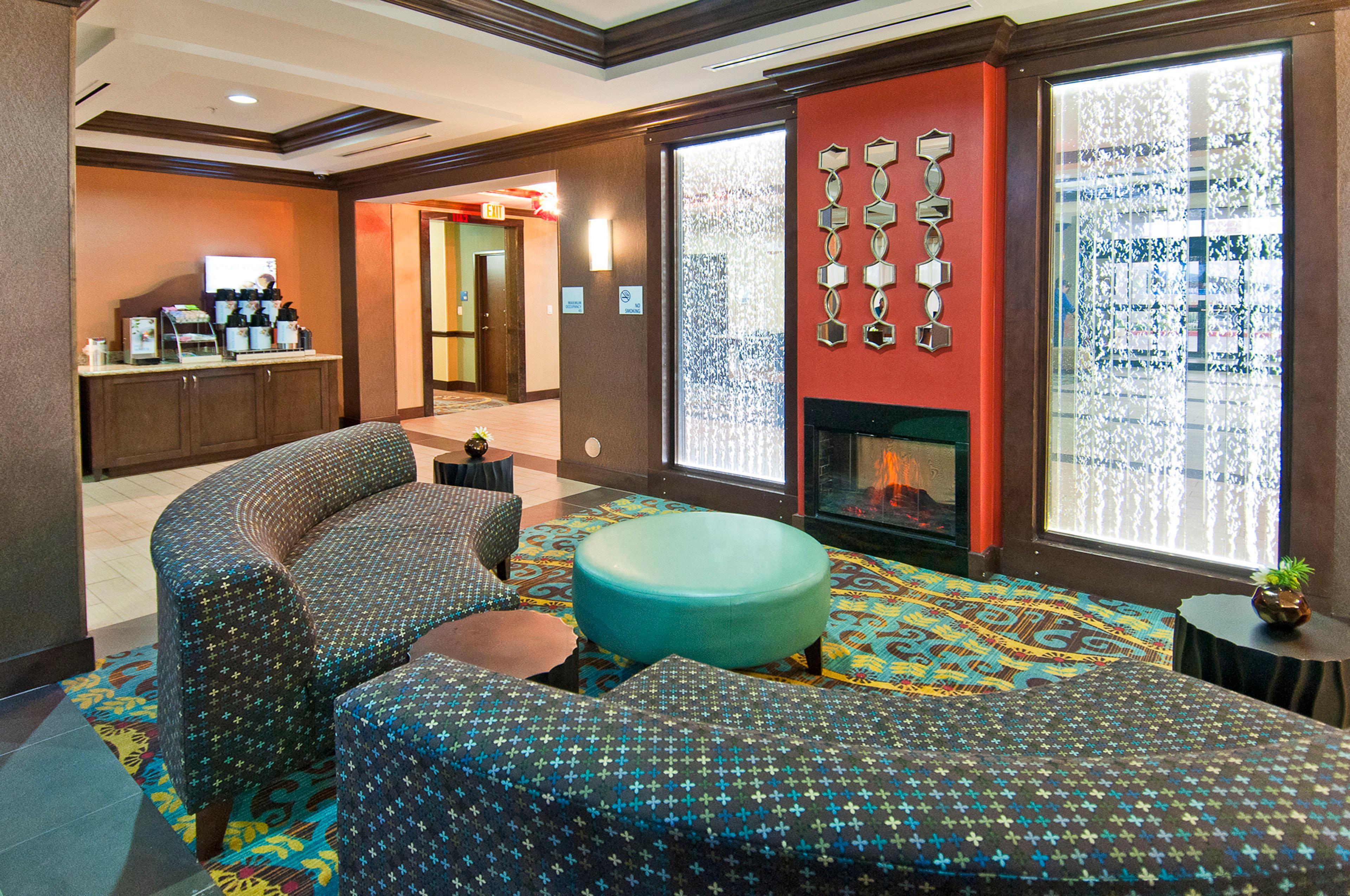 Holiday Inn Express & Suites San Antonio Frost Bank Center By Ihg Buitenkant foto