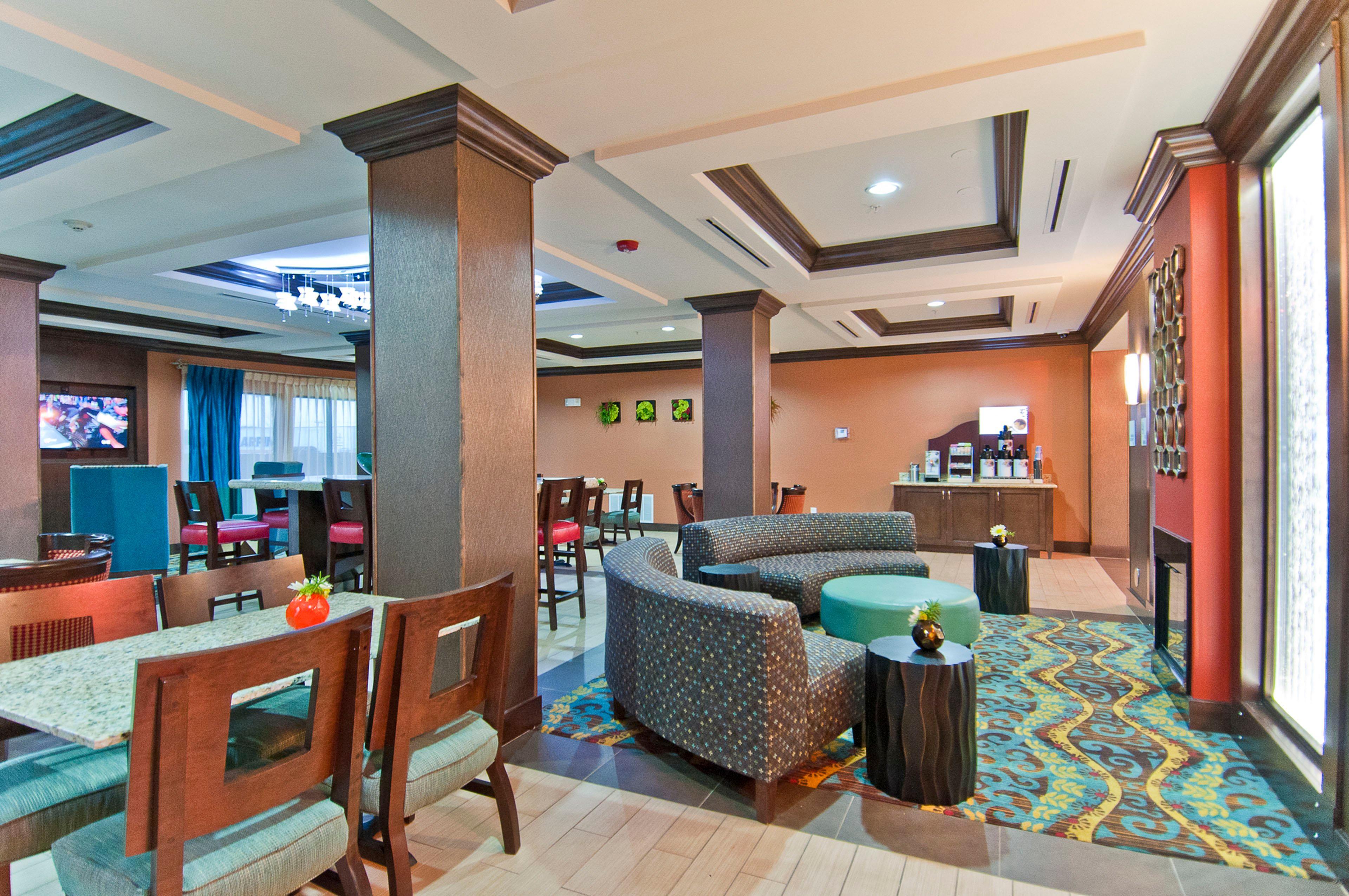 Holiday Inn Express & Suites San Antonio Frost Bank Center By Ihg Buitenkant foto