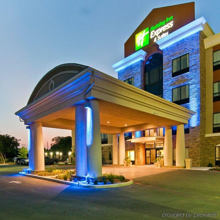 Holiday Inn Express & Suites San Antonio Frost Bank Center By Ihg Buitenkant foto